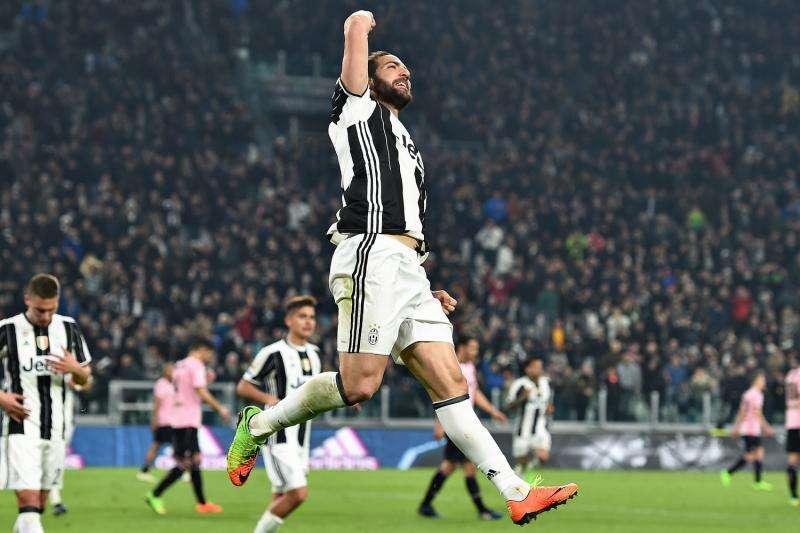 Higuain a La Stampa: "Mi sento felicissimo alla Juve, la scelta giusta. con Dybala grande coppia, sulla Champions..." 