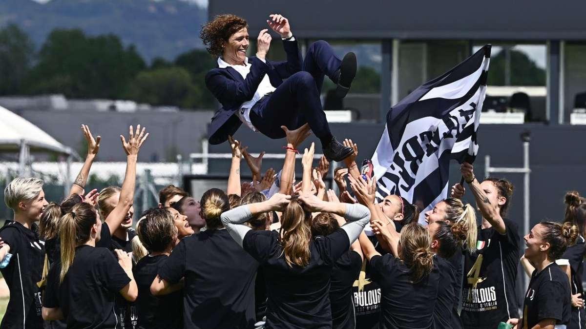 LIVE FOTO TJ - La grande festa tricolore della Juventus Women  (1)