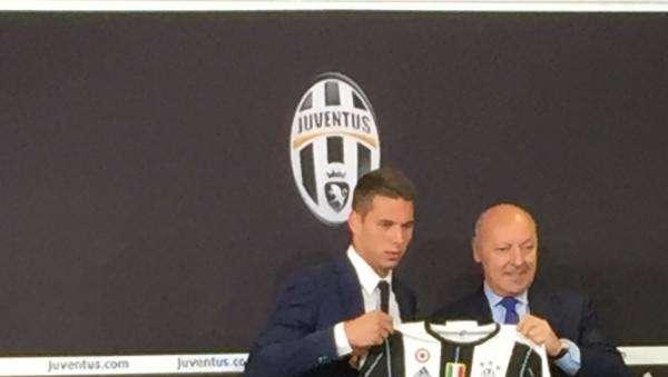 LIVE TJ - PJACA: "Qui per giocare la Champions e per aiutare la Juve a vincere titoli. Ho scelto il numero 20. Mandzukic? Mi ha aiutato nella scelta"