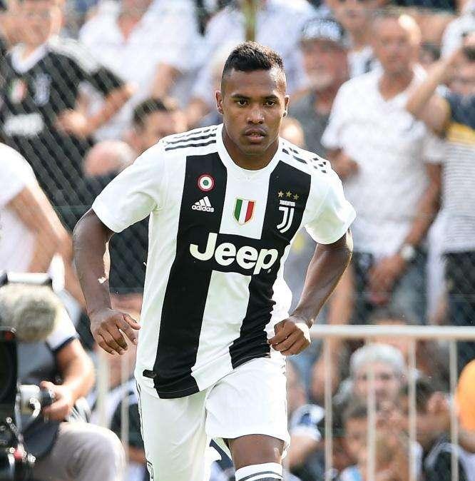 Il PSG molla definitivamente Alex Sandro: è Filipe Luis l'obiettivo per la fascia sinistra 