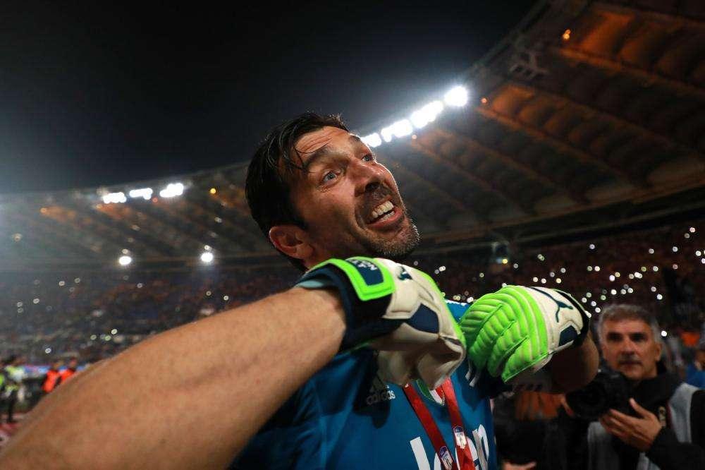 English Breaking News - Buffon will take soon the decision on retirement  