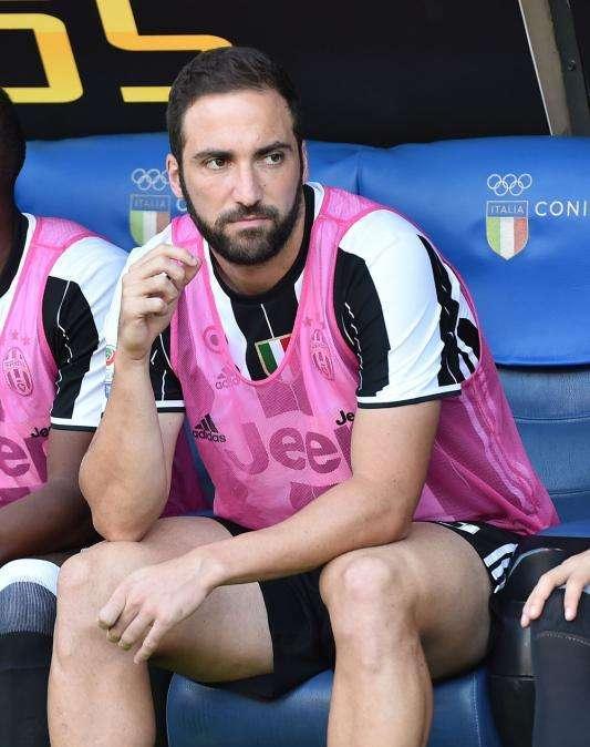 Higuain il calciatore più "strapagato" al mondo per il CIES: ecco la classifica 