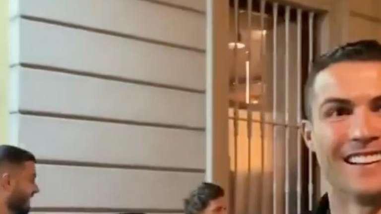 TJ - Compleanno CR7: festa nel centro di Torino con tanto di sorpresa! (VIDEO)