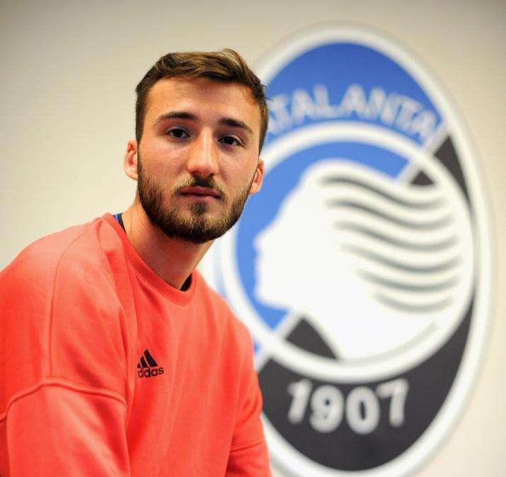 Raisport - Juve, scartati Digne e Filipe Luis. Quattro terzini sotto la lente di Marotta. Incontro con Riso per Vrsaljko e Cristante. Entro fine settimana la decisione di Pellegrini tra i bianconeri e il PSG