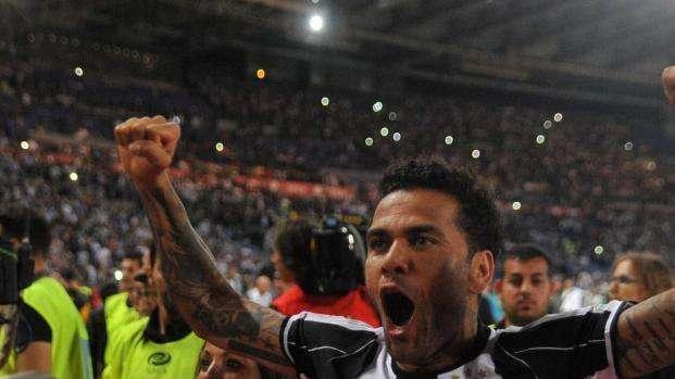 DANI ALVES: "Vincere alla Juve è un'ossessione. In Dybala rivedo Messi"