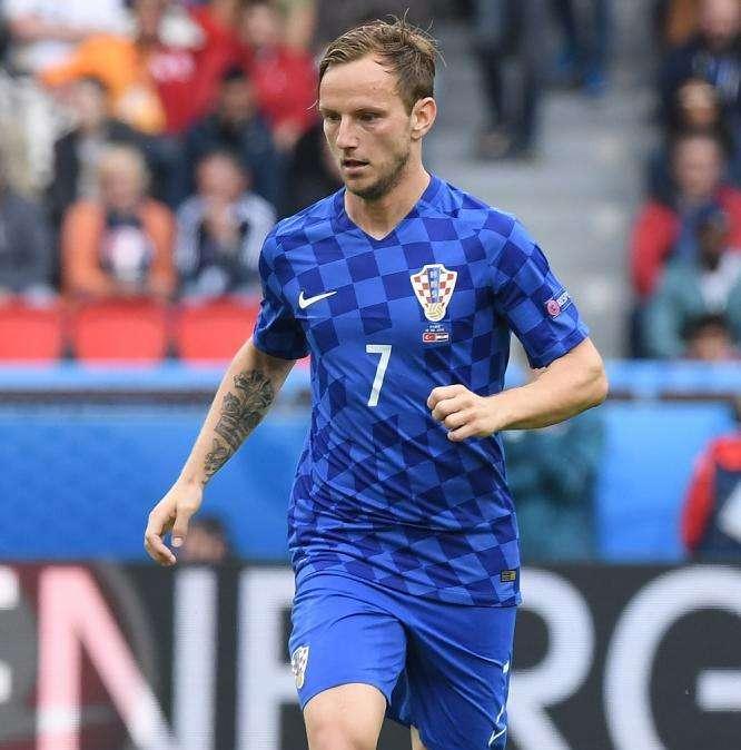 Rakitic a Parigi nell'affare Neymar. I dettagli della maxi operazione