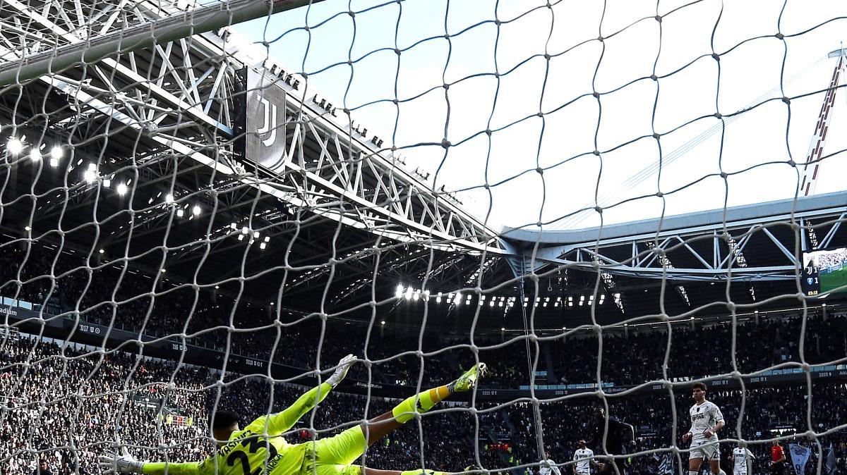 Contestazione fuori dallo Stadium: i tifosi della Juventus sono furiosi 