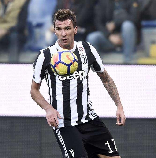 Mandzukic rischia il posto nella sfida contro il Barça: è pronto Douglas Costa