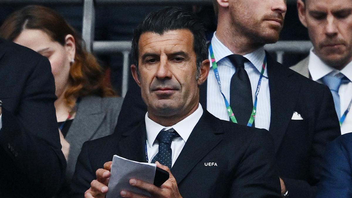 Da Figo un duro attacco ad Infantino: "Deve andarsene"