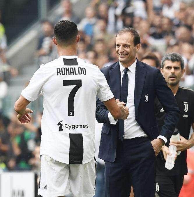 LIVE TJ - Allegri: "La partita non è una corrida, Douglas Costa ha sbagliato e pagherà. La sua espulsione ci metterà in difficoltà "