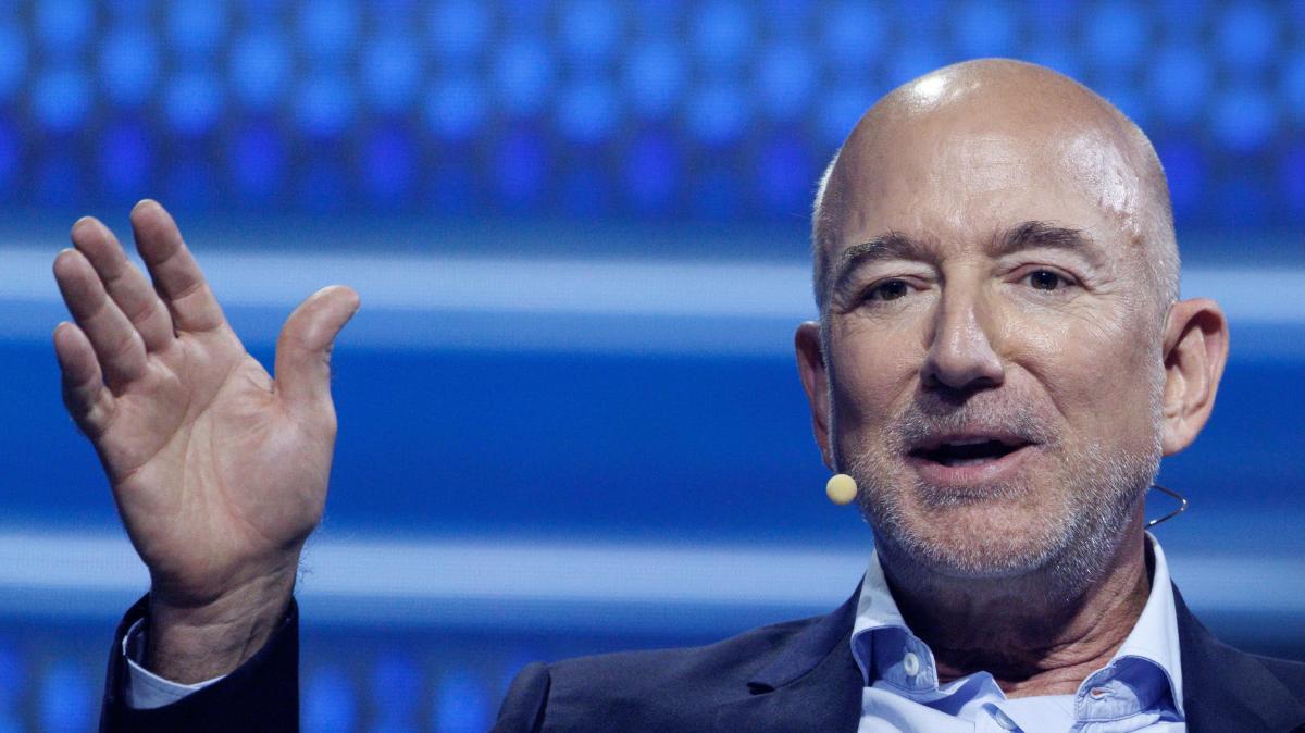 Media, Jeff Bezos vicino all'accordo per una quota del Liverpool