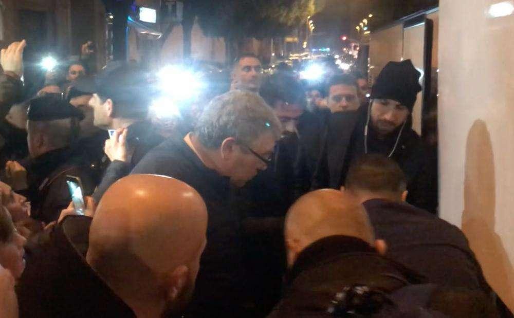 LIVE CAGLIARI  - Juventus arrivata al T-Hotel. Bagno di folla per i Campioni d’Italia! (FOTO-VIDEO)