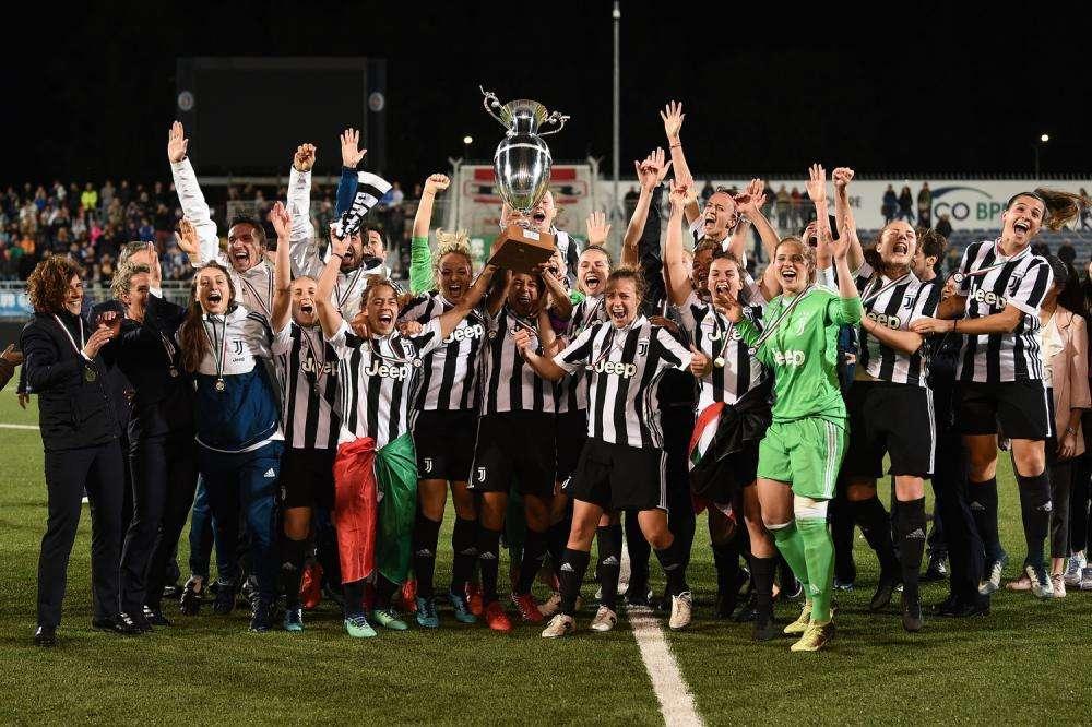 CAMPIONESSE D'ITALIA -  Le foto dei festeggiamenti in campo!