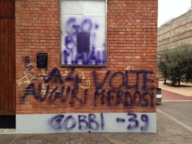 Deplorevole raid vandalico allo Juventus Club Prato Bianconera: offesa la memoria delle vittime dell'Heysel. Ecco le foto della vergogna