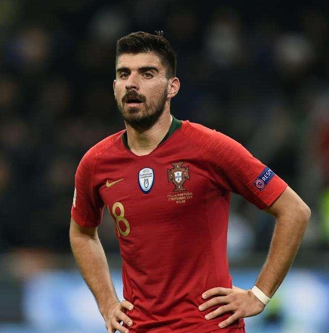 Ruben Neves piace a City e Juventus, Guardiola: "Ho letto che costa 100 milioni, non spenderemo questa cifra"