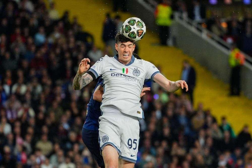 Inter, Bastoni: "Siamo a due gare dal trofeo e daremo il 200%"