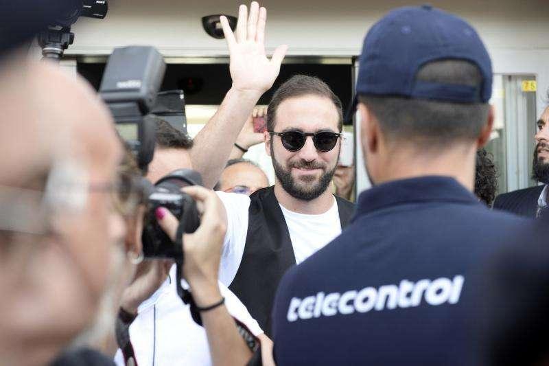 LIVE TJ - L'arrivo di Higuain a Vinovo (VIDEO)