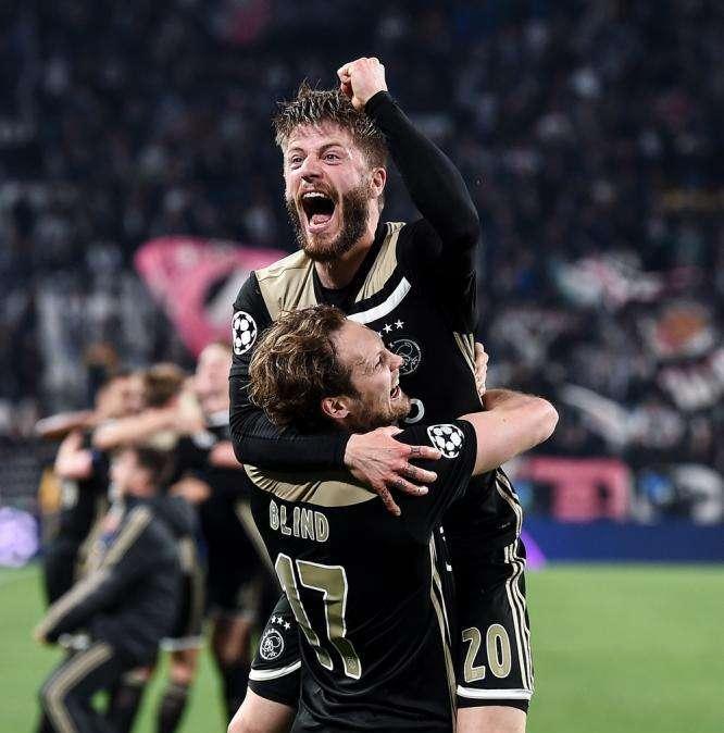Blind: "Fatto un lavoro fantastico, tutti di davano per morti. Io come i tifosi, sono orgoglioso di essere all'Ajax"