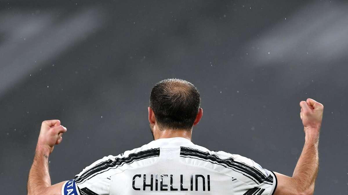 CHIELLINI: "Ci sono ancora pagine di storia bianconera da scrivere. Insieme. Fino alla fine"