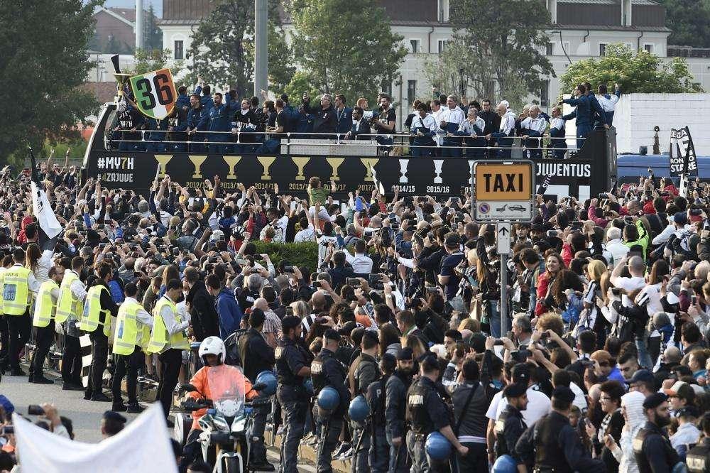 Repubblica To - Camion di ultrà contro i cavi del tram, dimessi ultimi tifosi.  Dietro il gesto forse una prova di forza tra tifosi