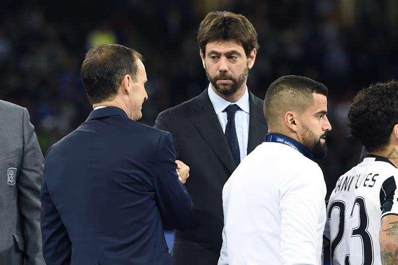 Il Giornale - La terra del pallone nel non offre più panchine