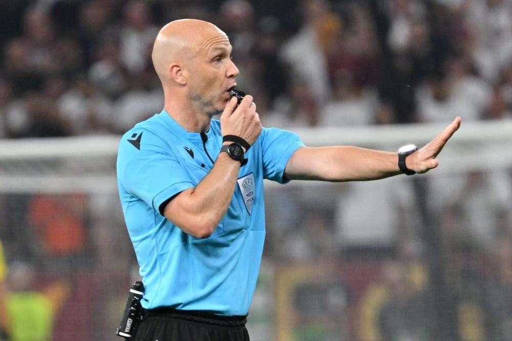 Uefa: "Non tolleriamo violenze contro gli arbitri"