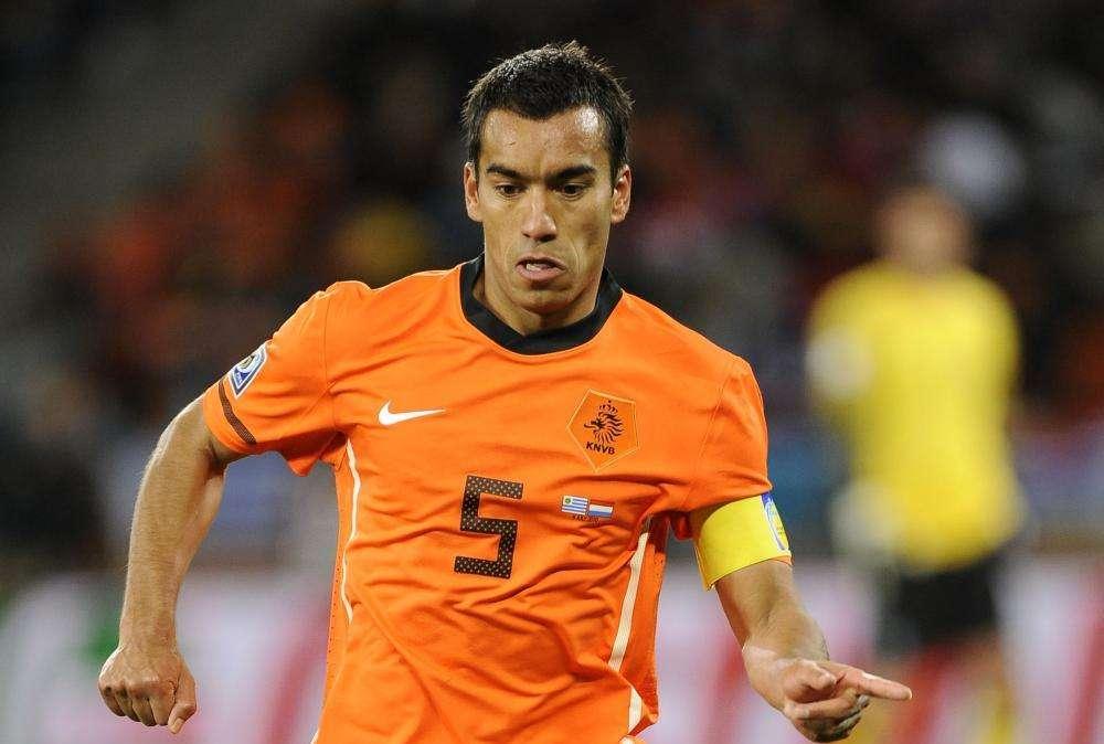 Glasgow Rangers, van Bronckhorst accoglie Ramsey: "Fantastico averlo preso"