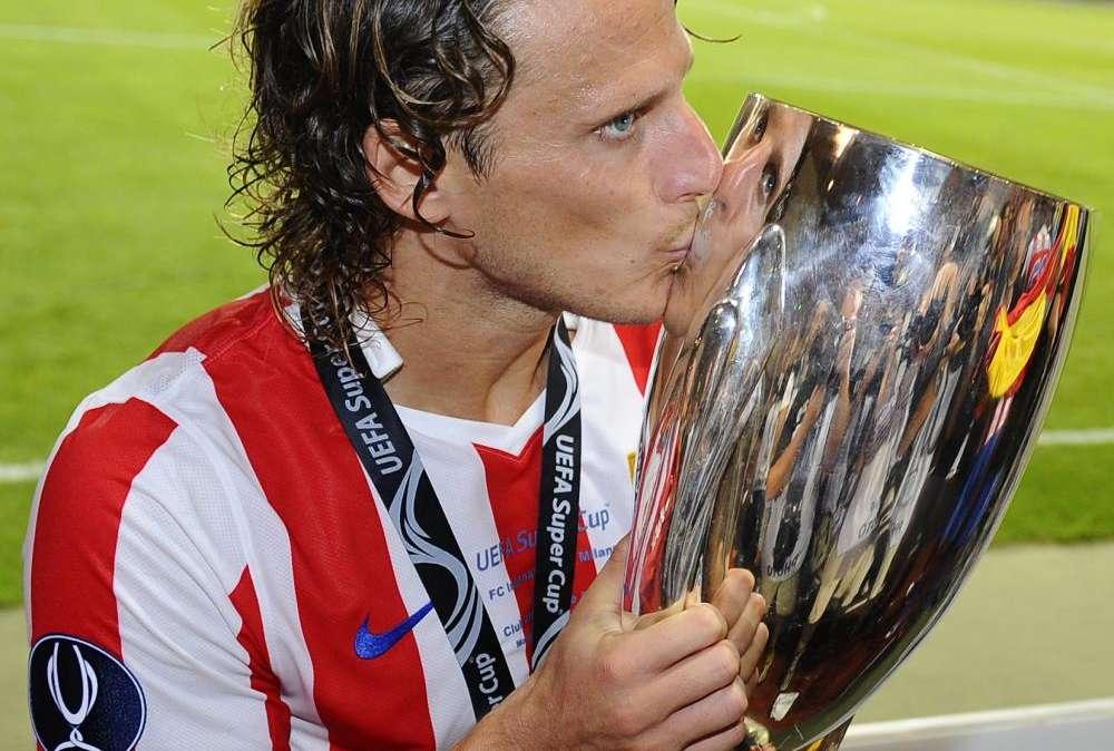 Juve, senti Forlan: "Con una buona offerta, lascio l'Atletico"