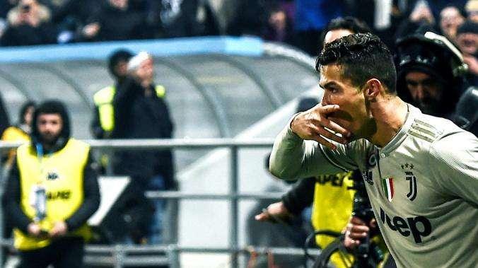 Ronaldo travolgente: fa anche il... Dybala (FOTO)