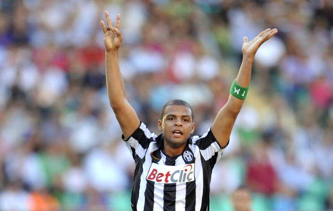 TUTTOSATIRA: Dopo il fallo di mano inesistente contro il Catania, Felipe Melo corre ai ripari...