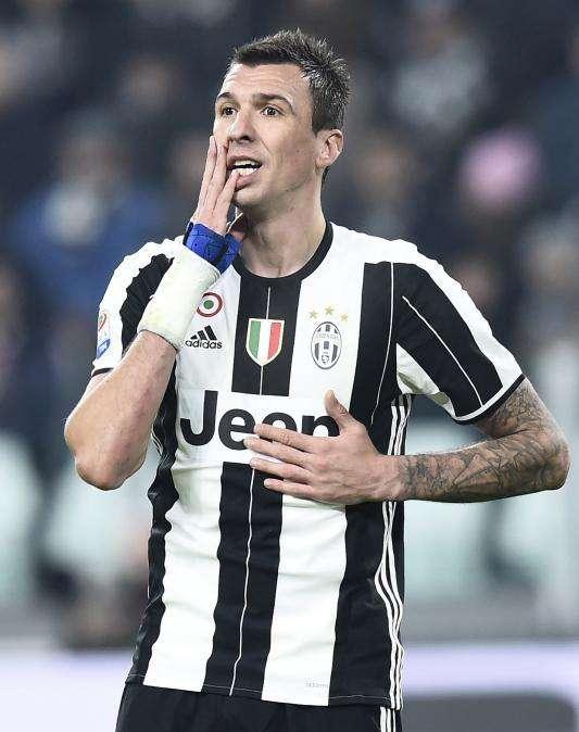 Il PSG continua a "puntare" Mandzukic: proposto scambio con Krychowiak? 