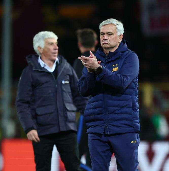 Mourinho: "Ottima partita della Roma, decisa da episodi"