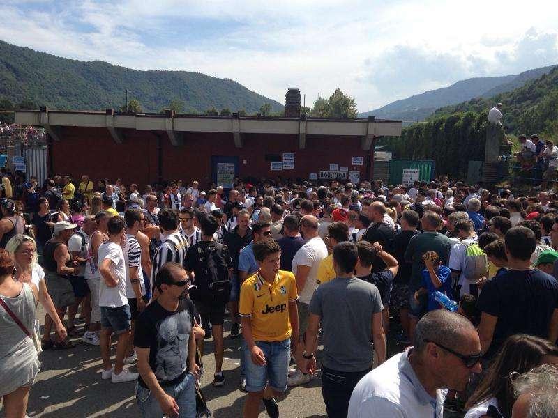 LIVE VILLAR PEROSA - FOTO-VIDEO / 1 - Le immagini del vernissage bianconero