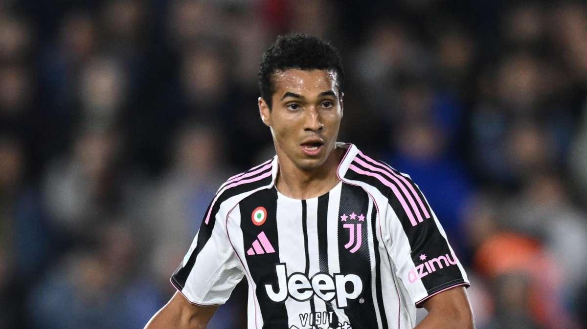 La Stampa - Lo Sporting insiste per Alberto Costa 