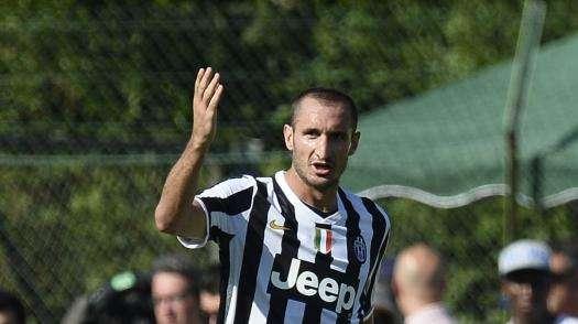 CHIELLINI: "Teniamo tanto alla Supercoppa, ci faremo trovare pronti. Sogniamo con i tifosi Scudetto e Champions. Tevez fuoriclasse, diamogli tempo"