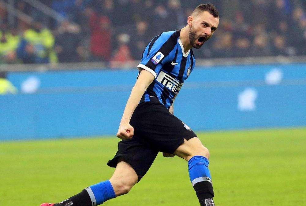Brozovic passa con rosso a Milano, positivo ad alcol test
