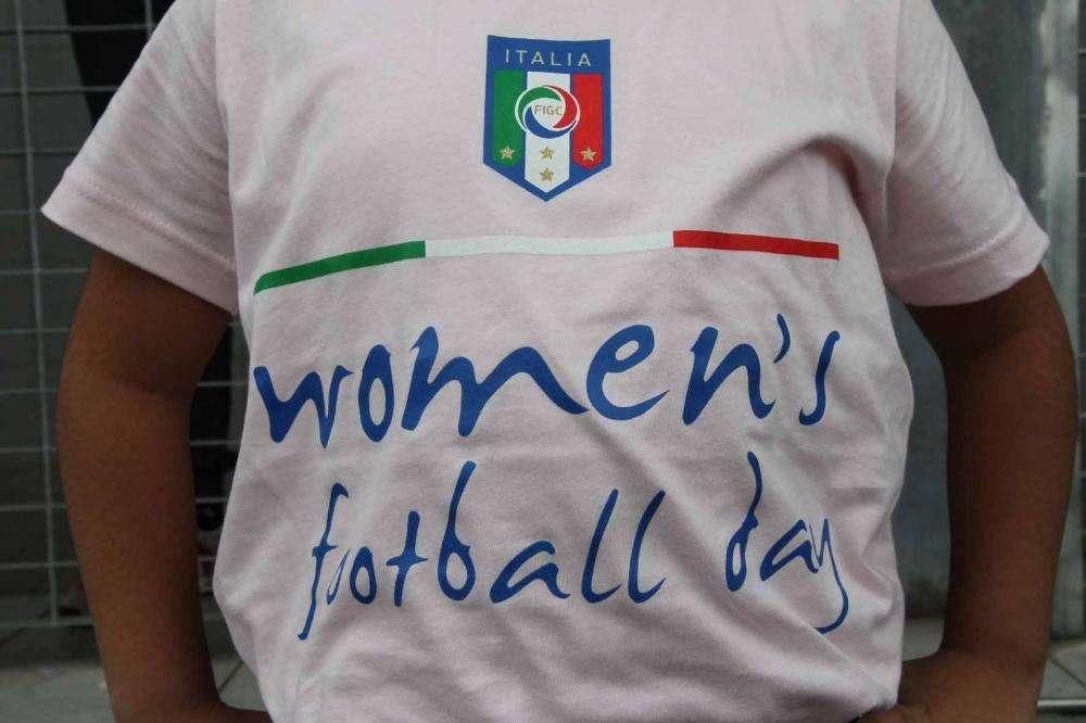 UN CALCIO AL SILENZIO