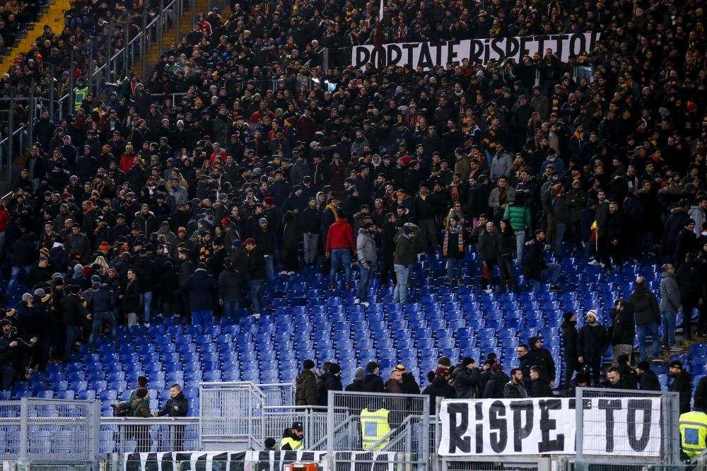 Continua protesta dei tifosi della Roma: "Friedkin, cambiate rotta"