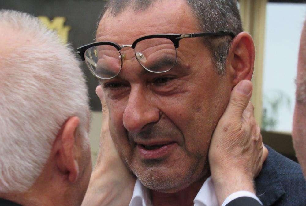 Repubblica - Sarri, a rischio anche la sua partita col Napoli. Polmonite non contagiosa, ma alla Juve c'è un altro caso: membro ufficio stampa in malattia