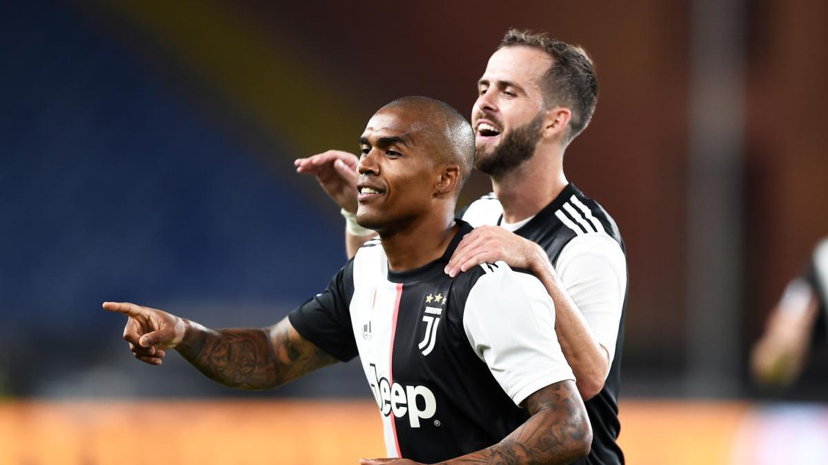 Douglas Costa: "Vorrei che la Juve tornasse a far paura a tutti. CR7? Felicissimo di aver giocato con lui"