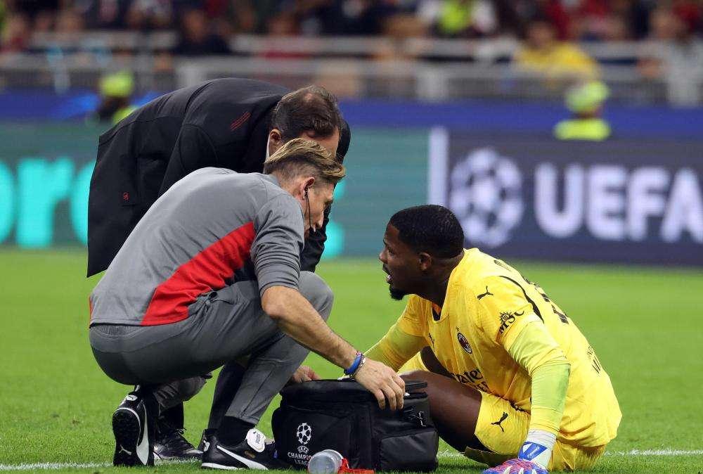 Milan, Maignan si allena in gruppo: ok per derby