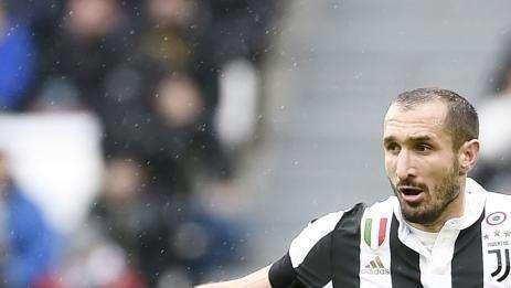CHIELLINI: "Vincere il 7º scudetto rimarrebbe nella storia del calcio mondiale. Questa Juve è tosta e folgorante. Mercoledì servirà un pizzico di sana follia"