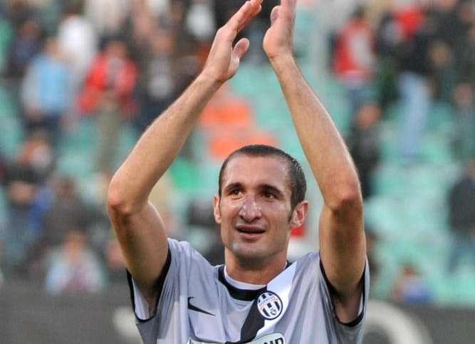 CHIELLINI HA FIRMATO FINO AL 2015: "L'OBIETTIVO E' TORNARE A VINCERE"