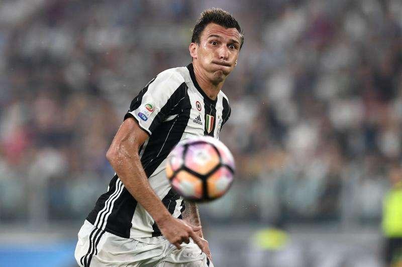 Sportitalia - Pedullà: "Avanzata cinese per Mandzukic, lo Shanghai Shenhua gli offre 8 milioni. L'attaccante non ha ancora deciso. Tema scottante..."