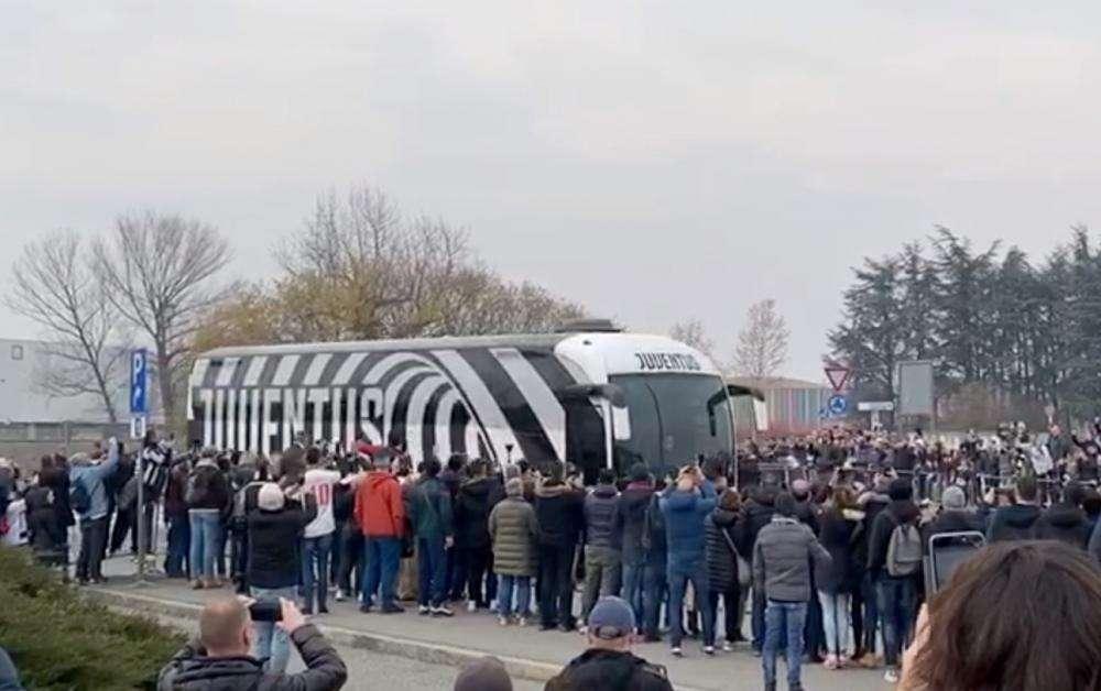 LIVE TJ - L'arrivo della Juventus all'Allianz Stadium (VIDEO)