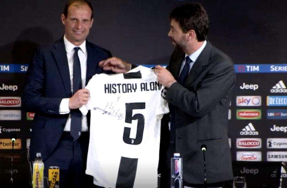Agnelli regala maglia ad Allegri: numero 5 e "History Alone"