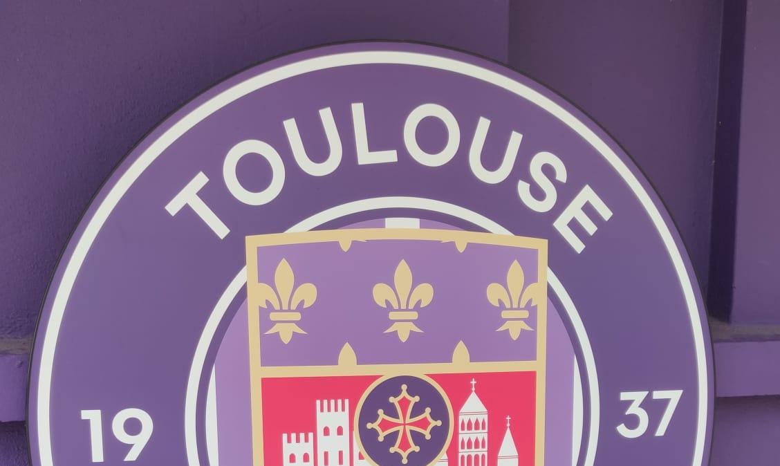 Comolli punta un difensore del Toulouse: Charlie Cresswell obiettivo per il mercato invernale