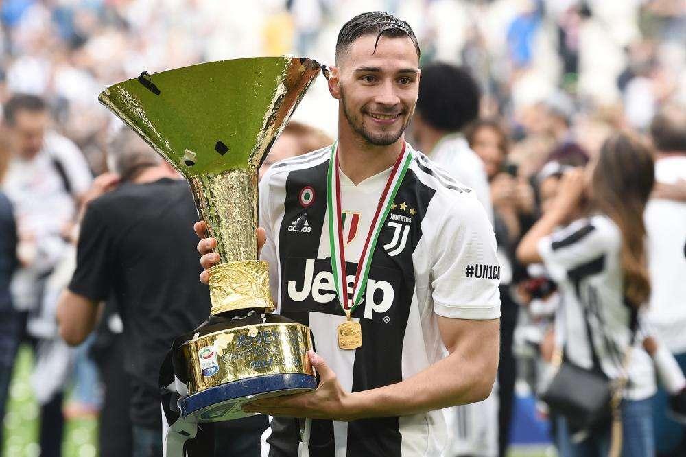 DE SCIGLIO: "Sto bene, sono pronto al rientro. Ho tanta voglia di giocare. Il Genoa vorrà fare bene a Torino"