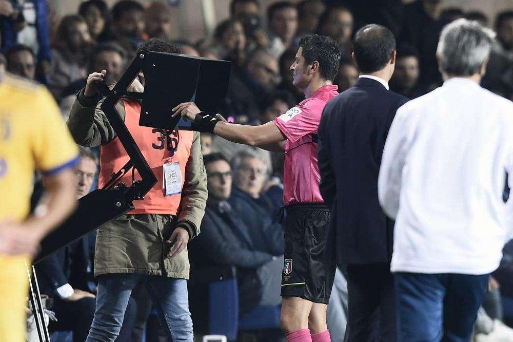 Il Var cancella l'esultanza spontanea. Questo non è più calcio, trovategli un altro nome