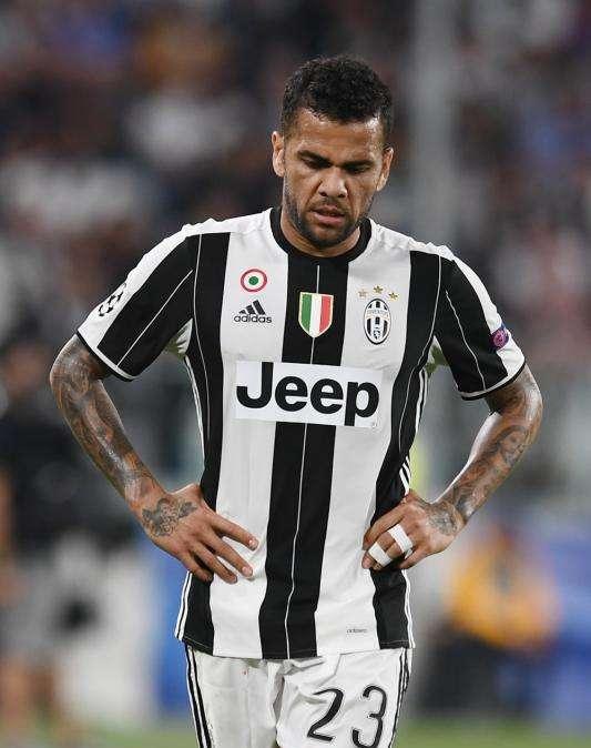 Il Giornale - Juventus-Dani Alves, possibile addio
